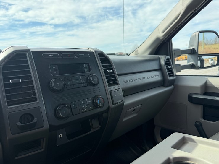 2018-ford-f350-xl-image-16