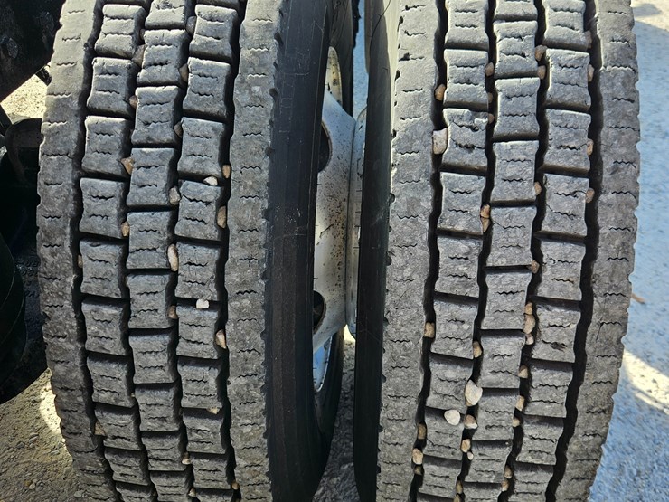 2009-peterbilt-365-image-99