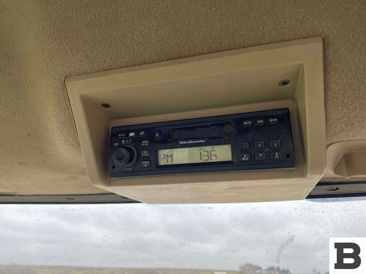 2004-joh-deere-9320t-tractor-image-71