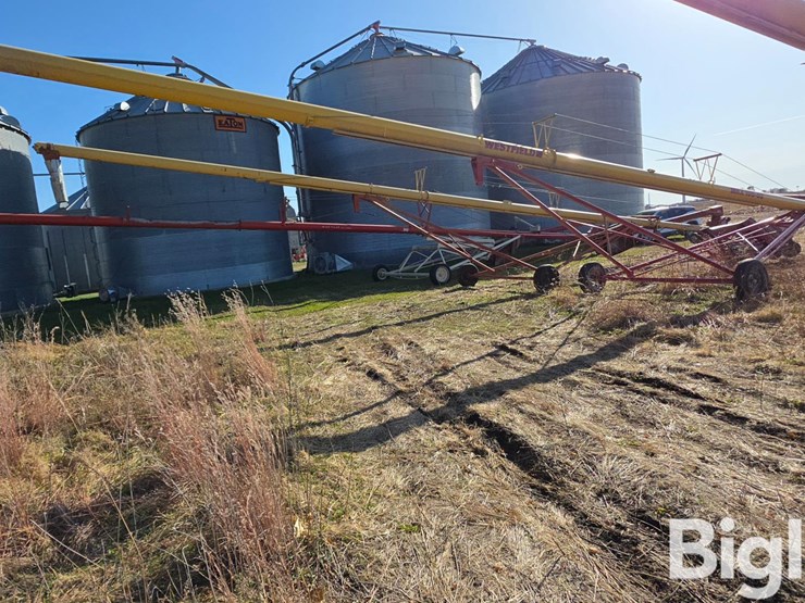 westfield-mkk-100-63-grain-auger-w/swing-hopper-image-4