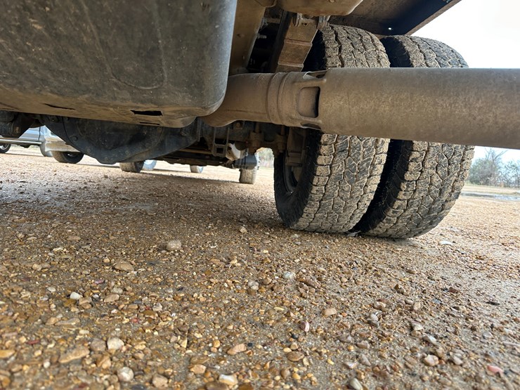 2017-chevrolet-3500hd-image-17