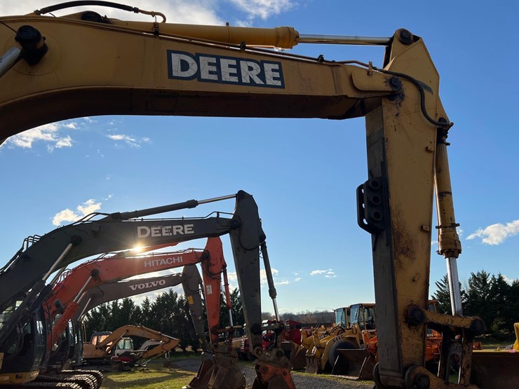 2005-john-deere-330cl-image-6