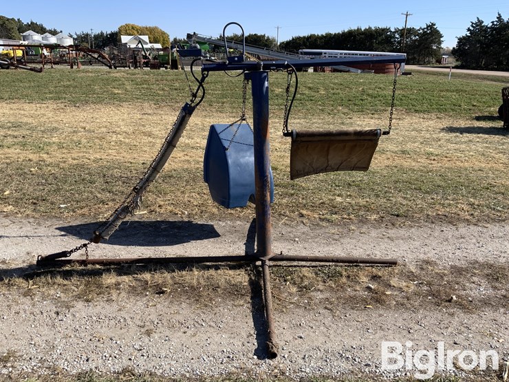 lewis-cattle-oiler-image-4