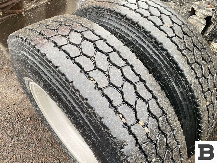 1993-freightliner-fld120-image-25