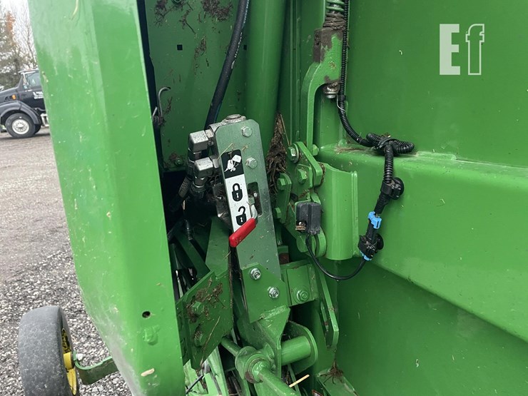 2022-john-deere-560m-image-28