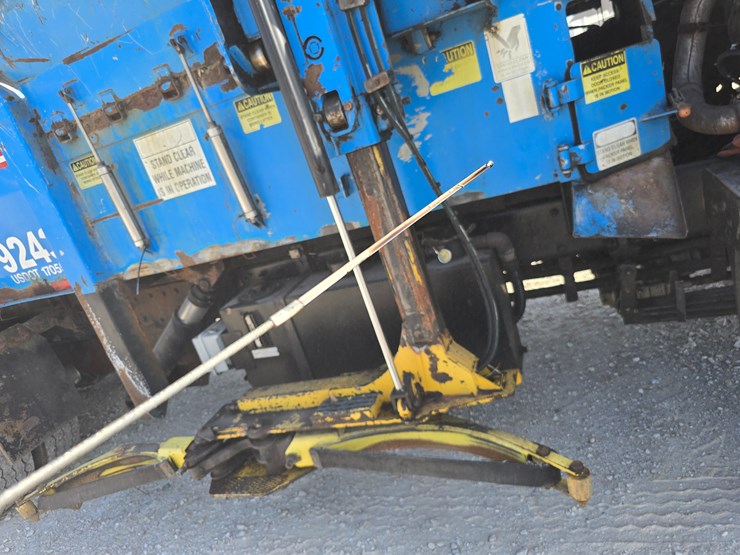 2013-peterbilt-320-image-57