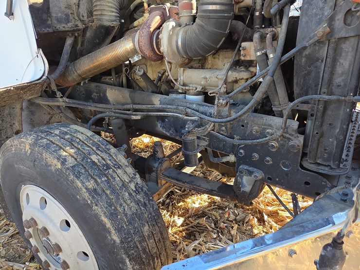 1988-freightliner-day-cab-semi-image-47