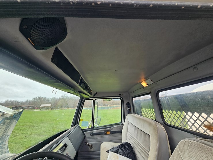 freightliner-fl60-image-49