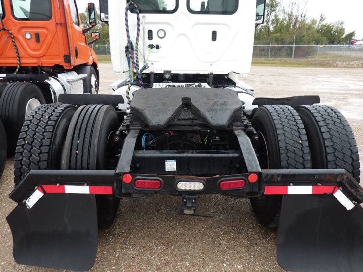 freightliner-cascadia-125-image-7