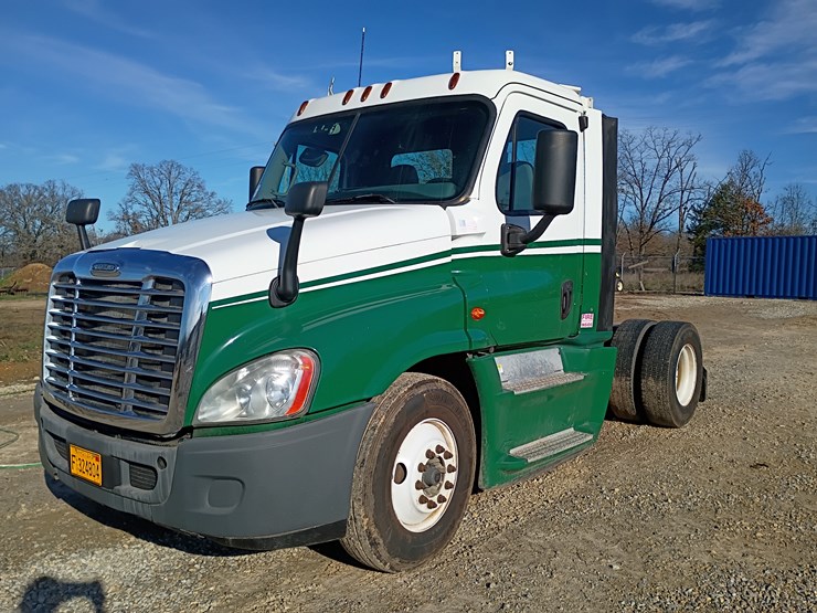 freightliner-cascadia-125-image-1