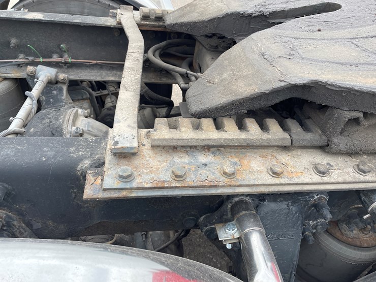 #1043-•-2009-freightliner-semi-(wi-title-in-delay)-image-15