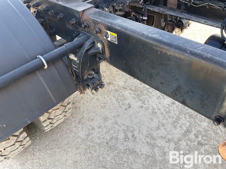 2004-peterbilt-330-image-18