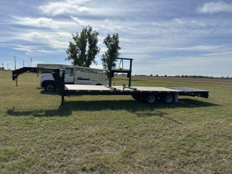 2022-titan-trailer-image-1