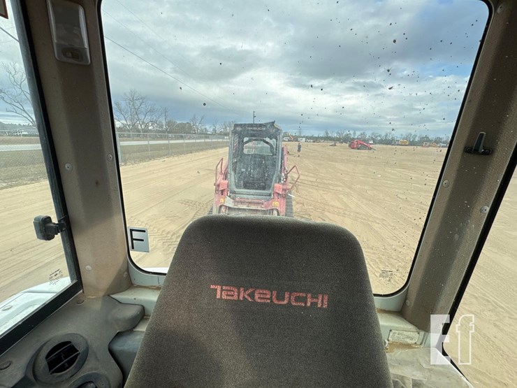 takeuchi-tb235-2-image-37