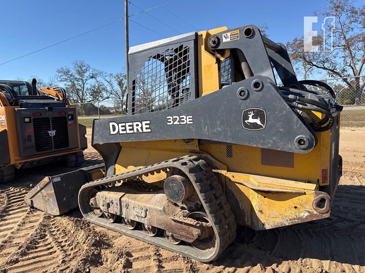 2017-deere-323e-image-8