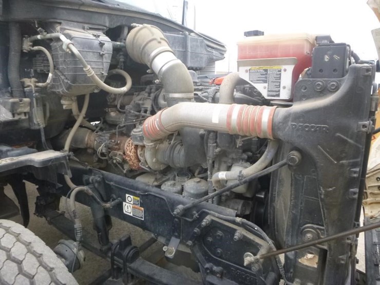 2019-peterbilt-567-image-21