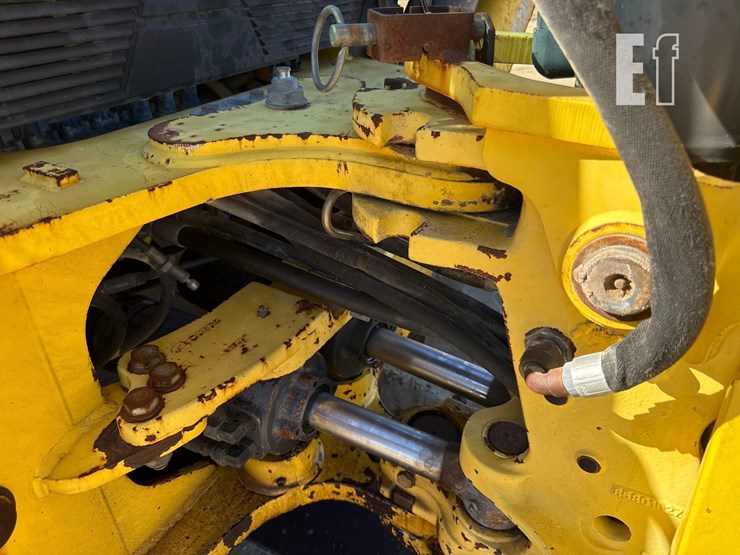 new-holland-b95-image-14