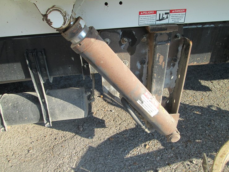 2016-freightliner-108sd-image-27