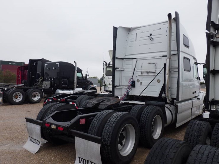 volvo-vnl780-image-12