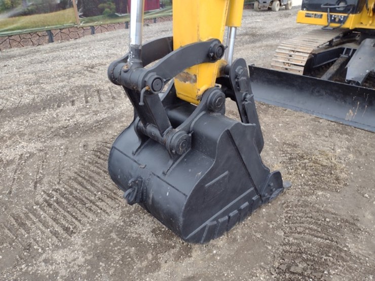 caterpillar-307.5-image-17