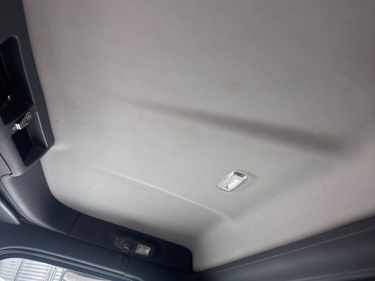 #1550-•-2016-peterbuilt-day-cab-auto-image-5