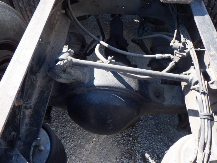 1998-freightliner-fld120-classic-image-9