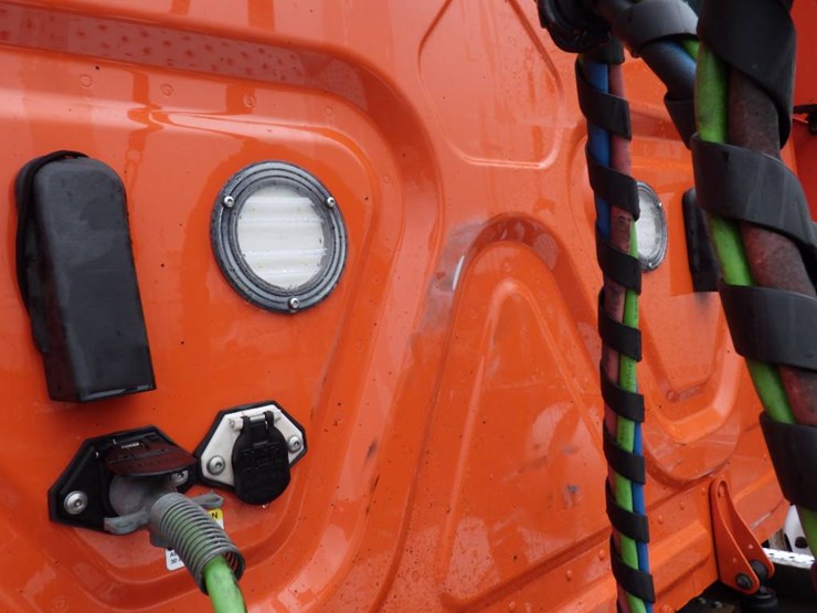 freightliner-cascadia-116-image-18