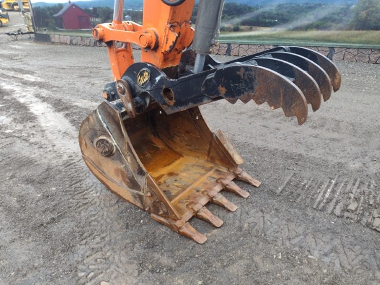 hitachi-zx135us-6-image-15