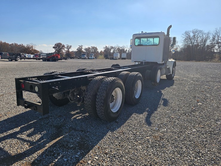 peterbilt-357-image-29