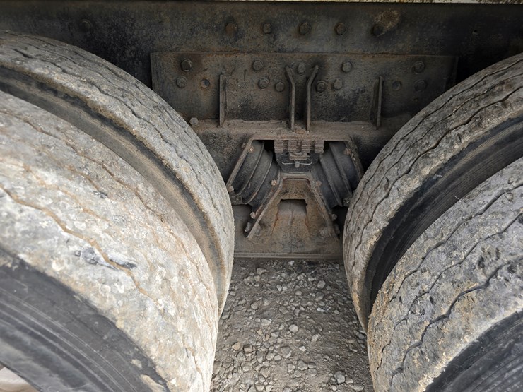 2003-peterbilt-320-image-101