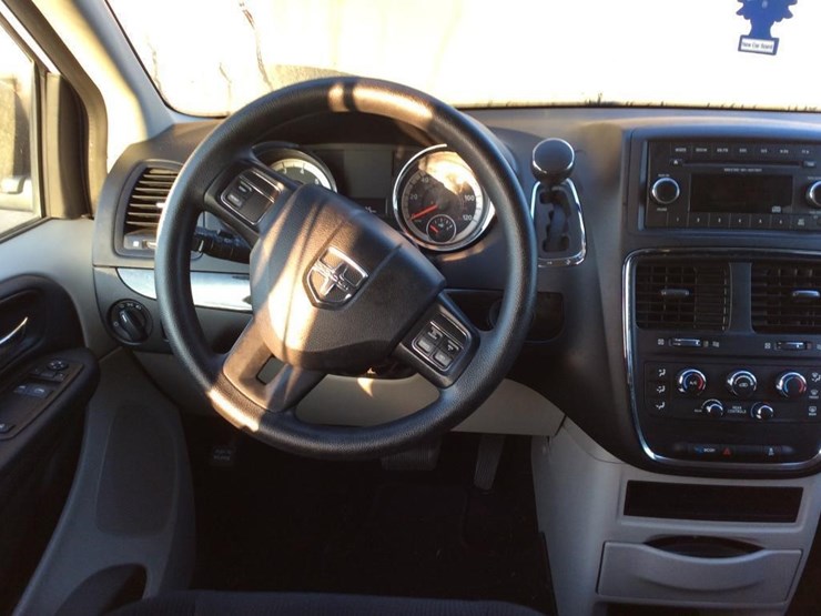 2017-dodge-grand-caravan-image-10