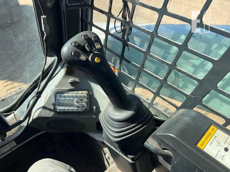 2023-bobcat-t770-image-19