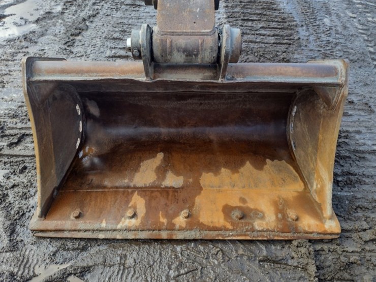 volvo-ec220e-lr-image-14