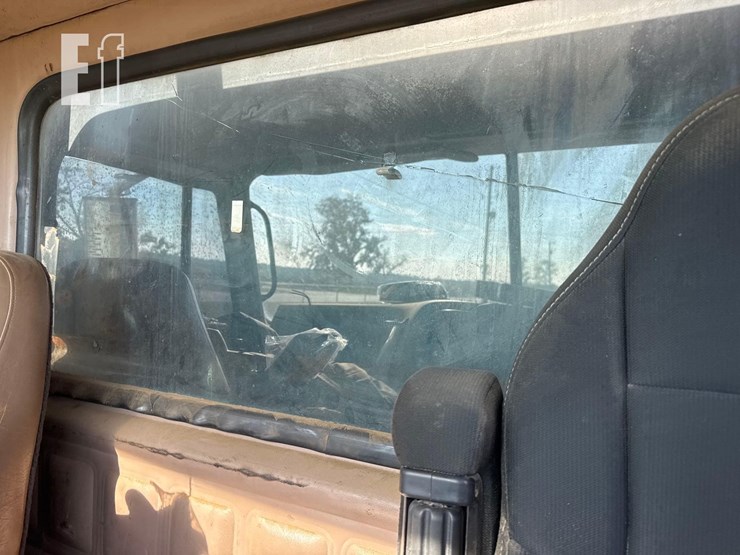 mack-t/a-dump-truck-image-30