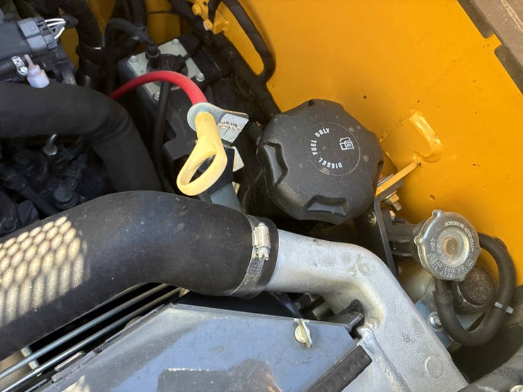 new-holland-c334-image-38