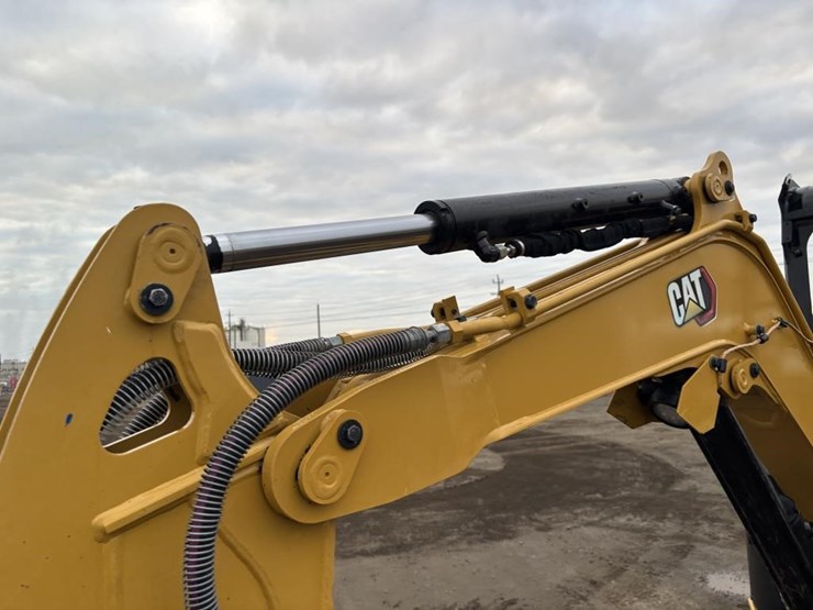 2022-caterpillar-302.7cr-image-16