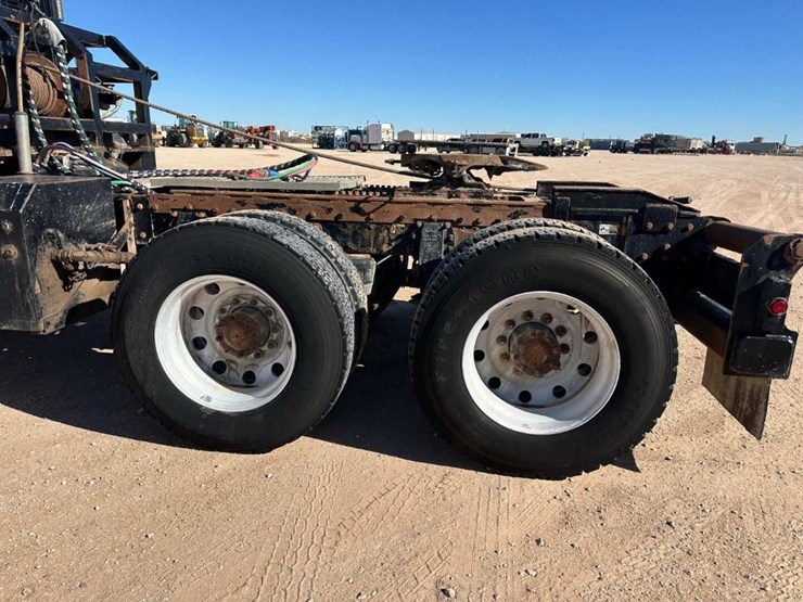 2012-peterbilt-388-image-5