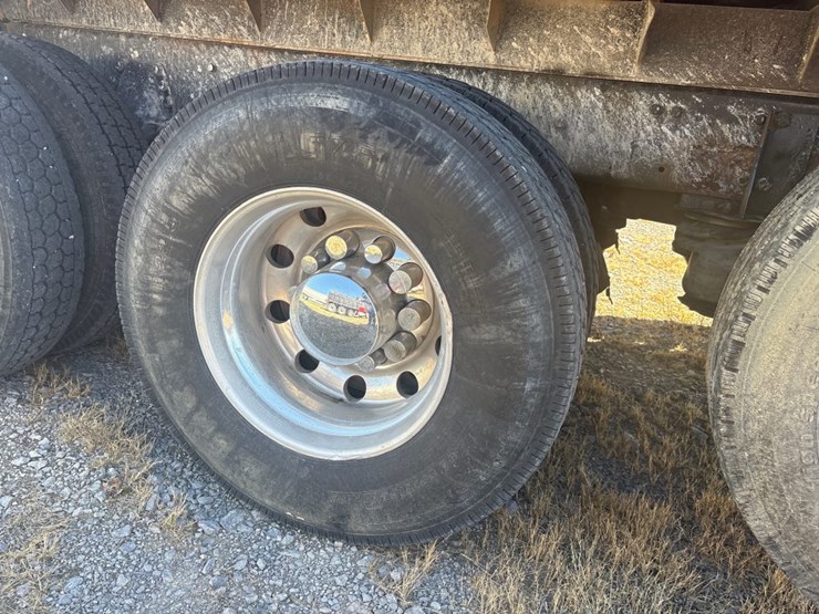 freightliner-fld120-image-11