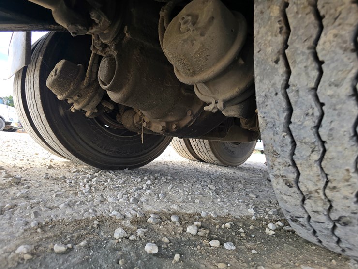 2005-peterbilt-320-image-83