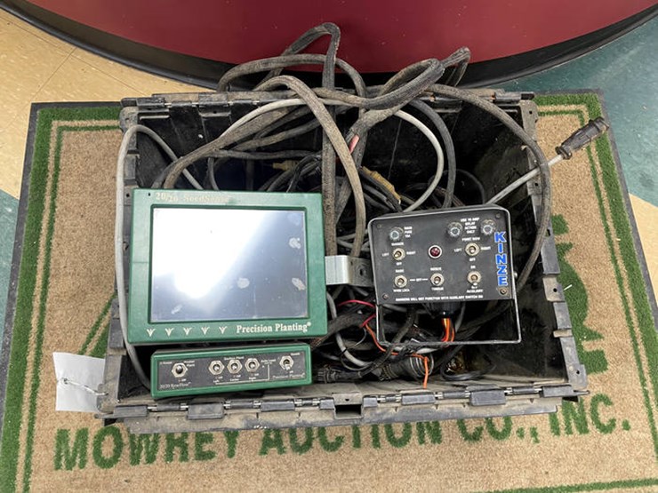 1998-kinze-2600-image-57