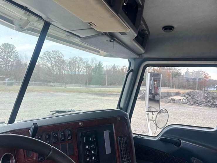 2017-mack-granite-gu713-image-24