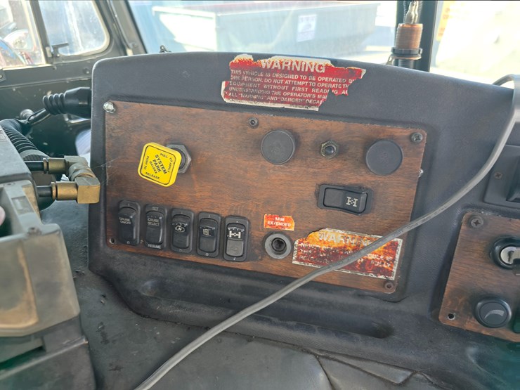 2002-peterbilt-320-image-45