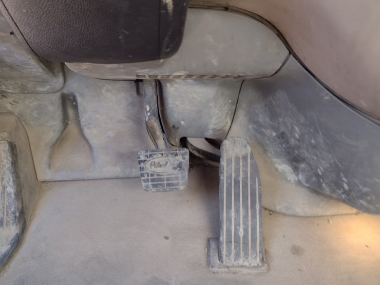 peterbilt-567-image-11