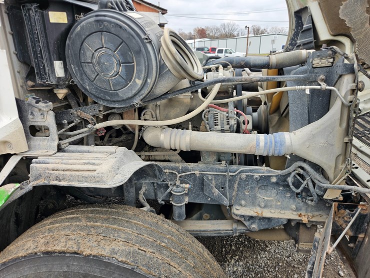 freightliner-columbia-120-image-67