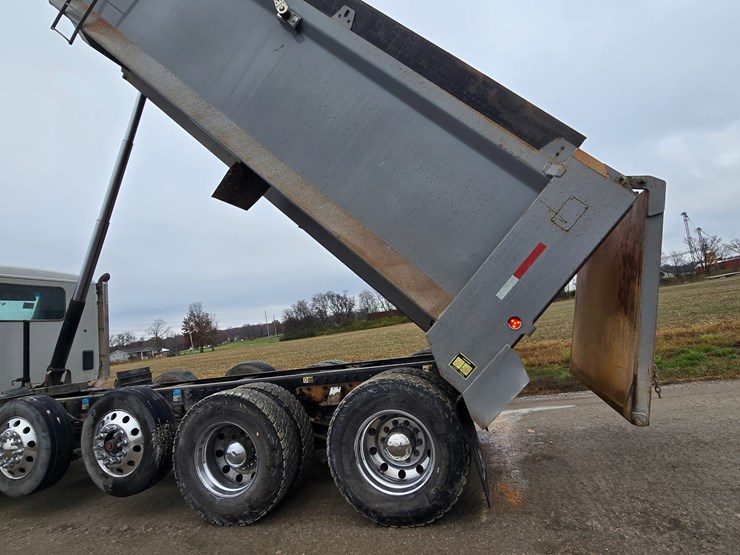 2020-peterbilt-567-image-62