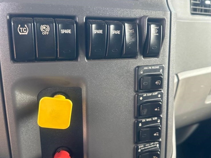 2016-peterbilt-579-image-22