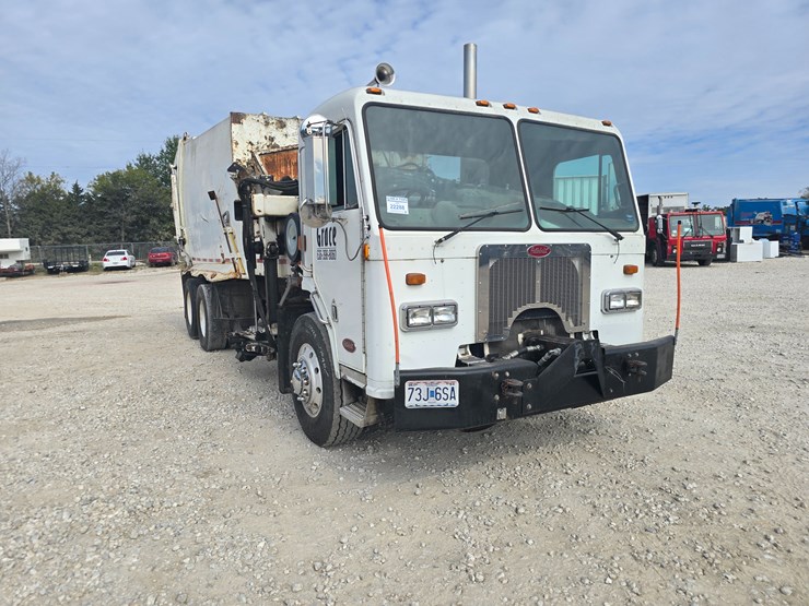 2003-peterbilt-320-image-35