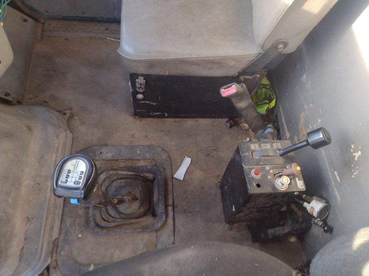 ford-lt9513-image-11