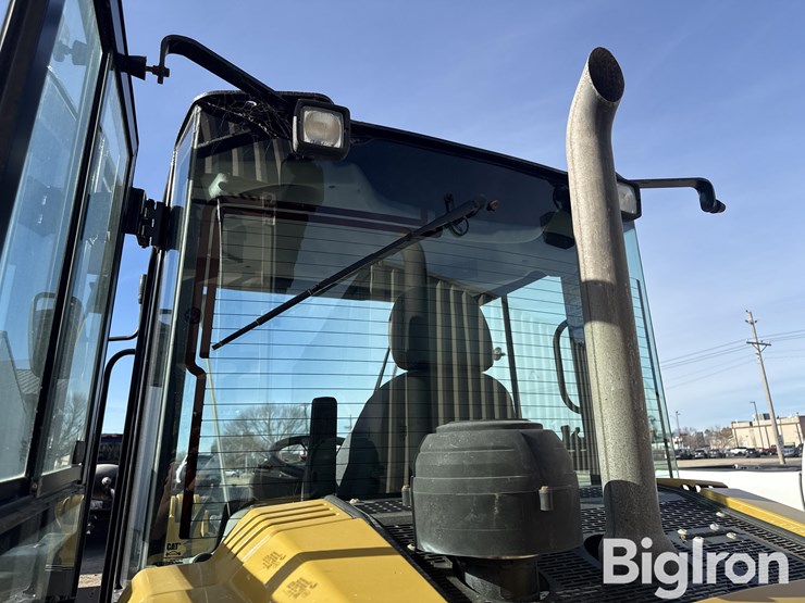 2015-caterpillar-906m-image-19