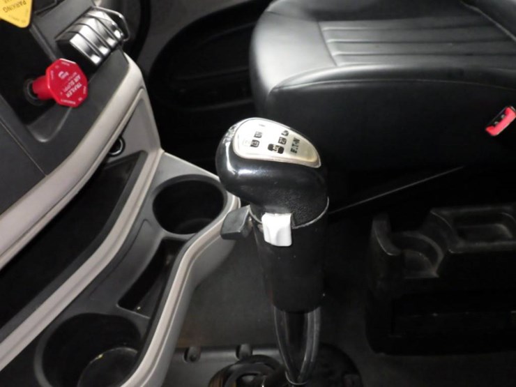 peterbilt-567-image-21